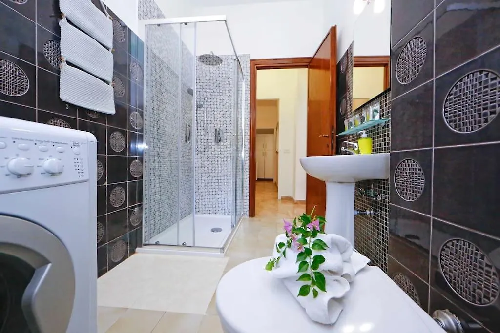 רומא Charming Patio Apartment Trastevere -Topcollection 0*,  איטליה