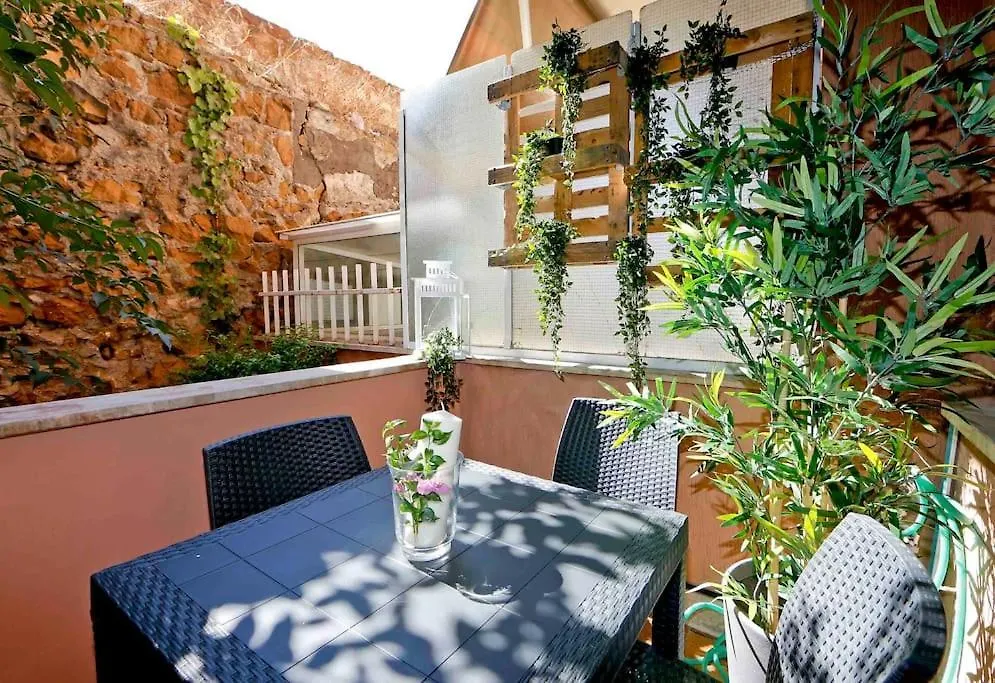 Charming Patio Apartment Trastevere -Topcollection Rome